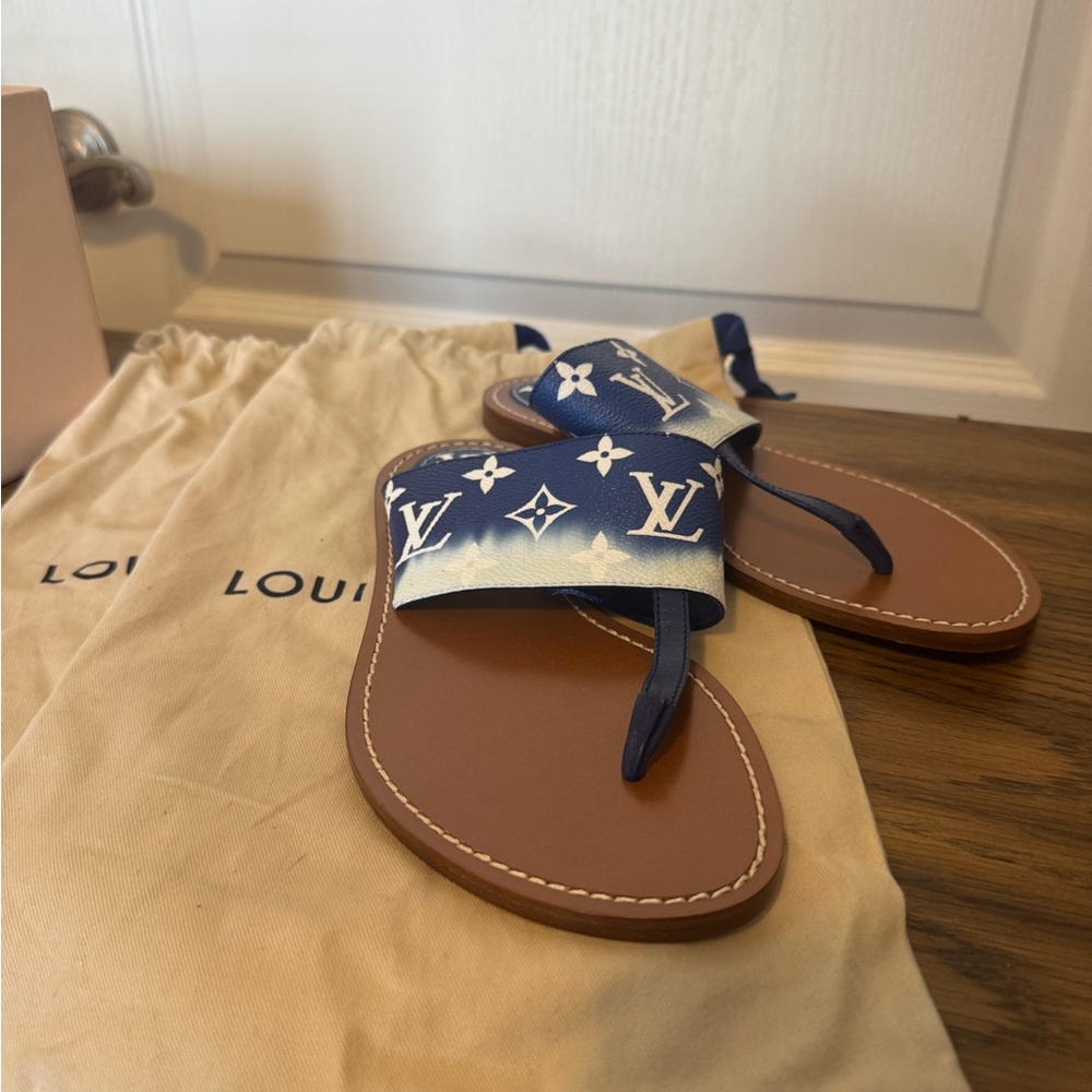 Louis Vuitton Navy and White Monogram Sandals NEVER WORN - Picture 4 of 6